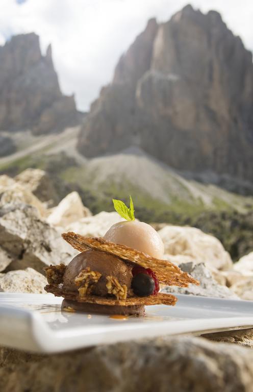 Passo Sella Dolomiti Mountain Resort Selva di Val Gardena Exterior photo